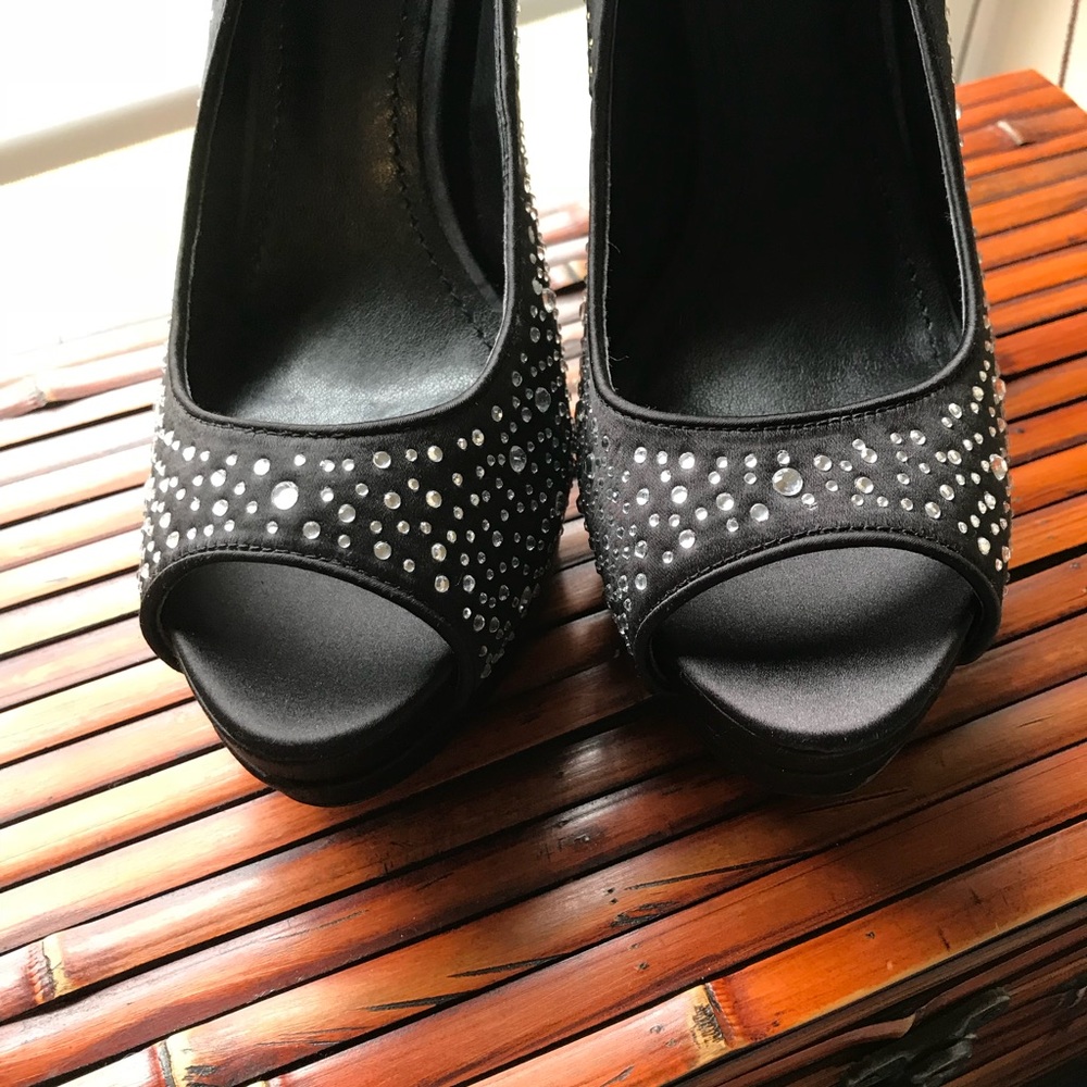 2 TIMES HOST PICK vince camuto peep toe heels - Picture 3 of 8